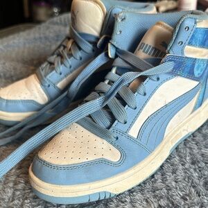 Puma Rebound LayUp Sky Blue and White High-Tops Boys Sneakers 4.5 US - USED GOOD